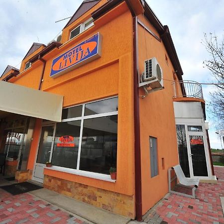 Motel Livija Petrovec Екстер'єр фото