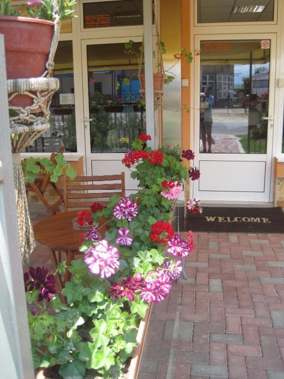Motel Livija Petrovec Екстер'єр фото