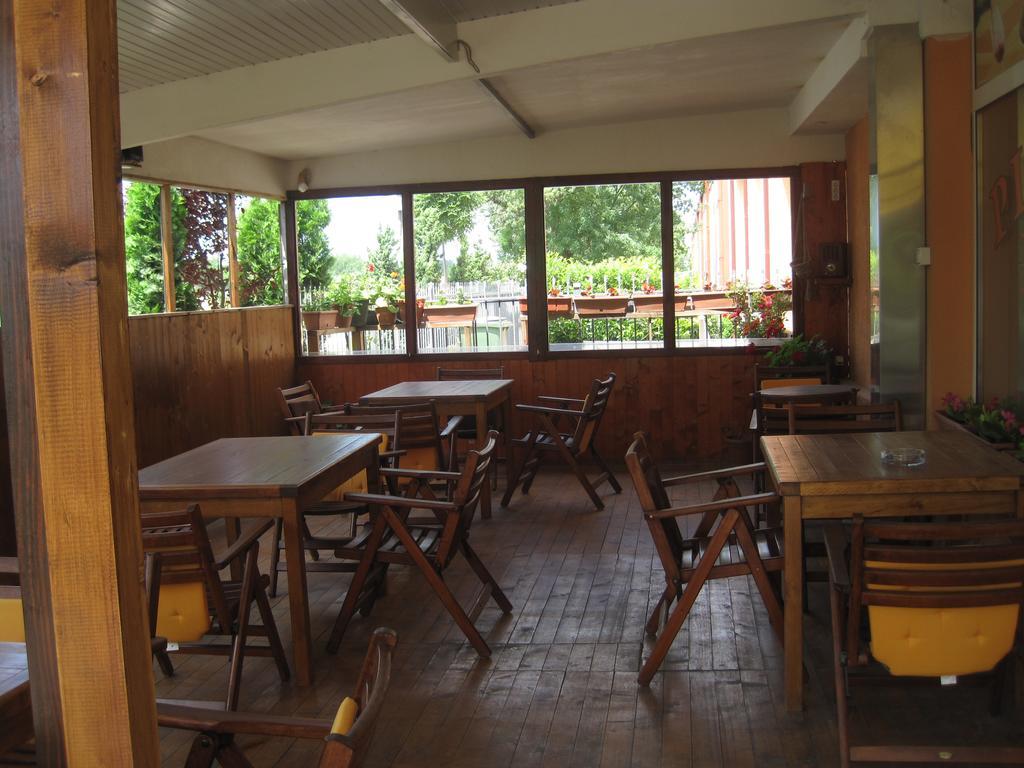 Motel Livija Petrovec Екстер'єр фото