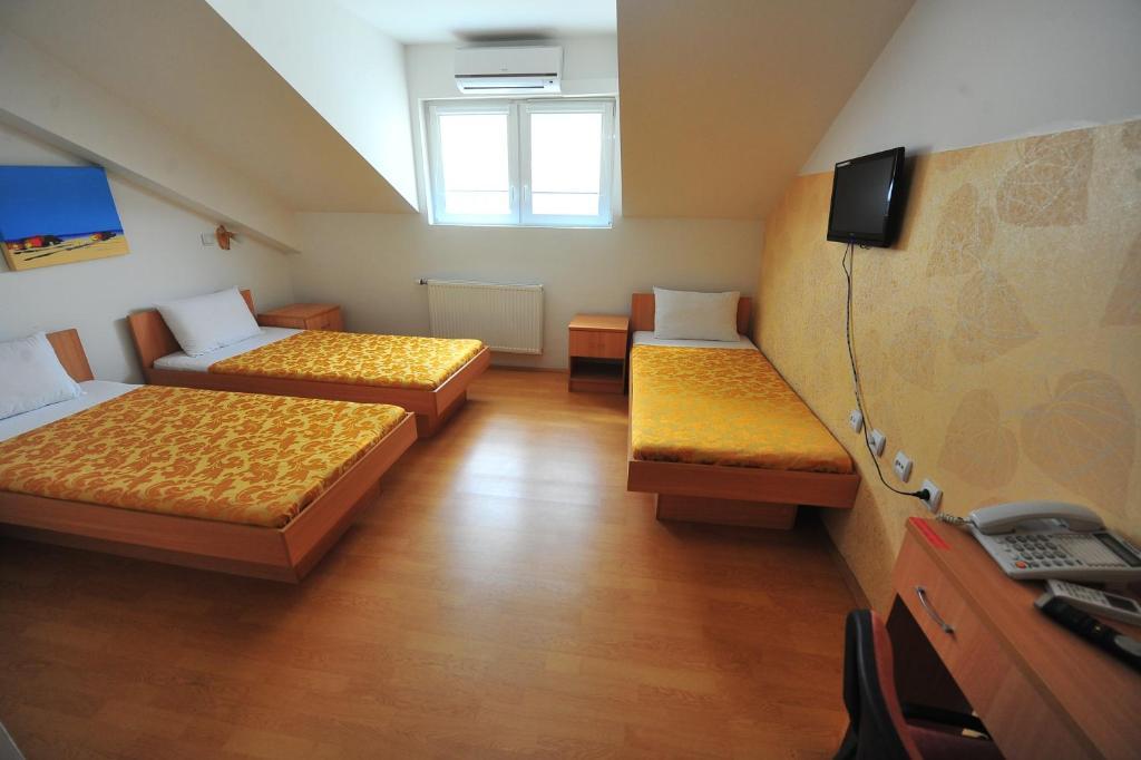 Motel Livija Petrovec Номер фото