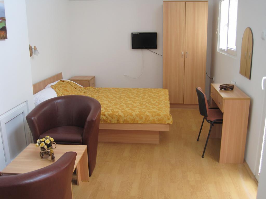 Motel Livija Petrovec Екстер'єр фото