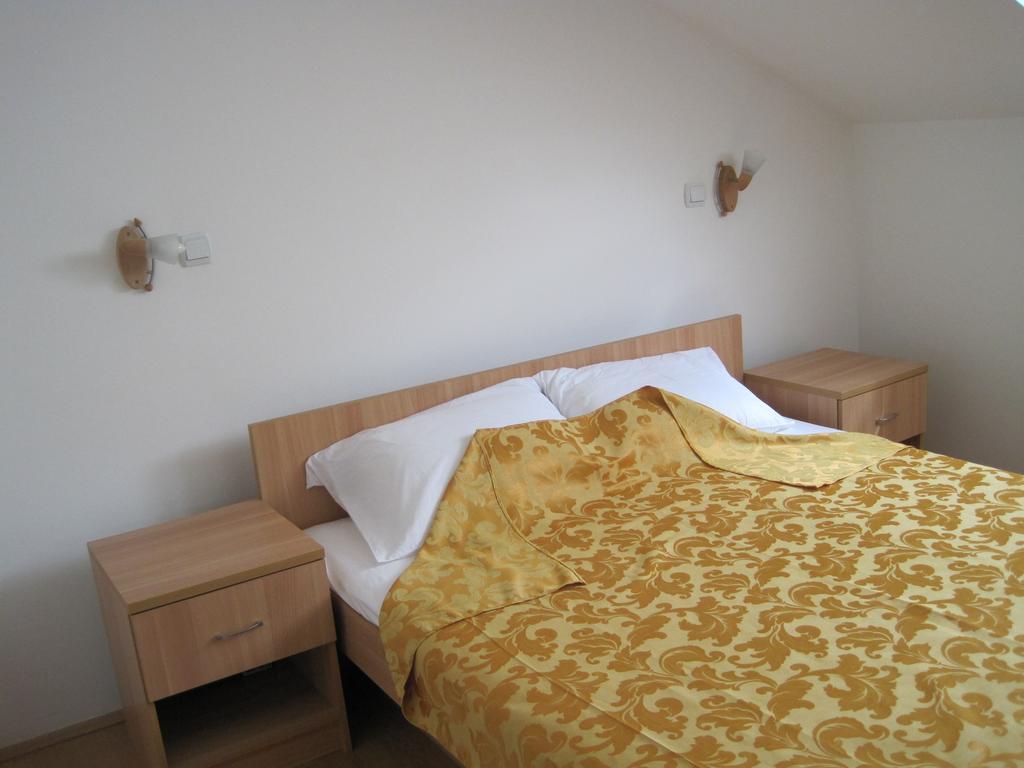 Motel Livija Petrovec Екстер'єр фото